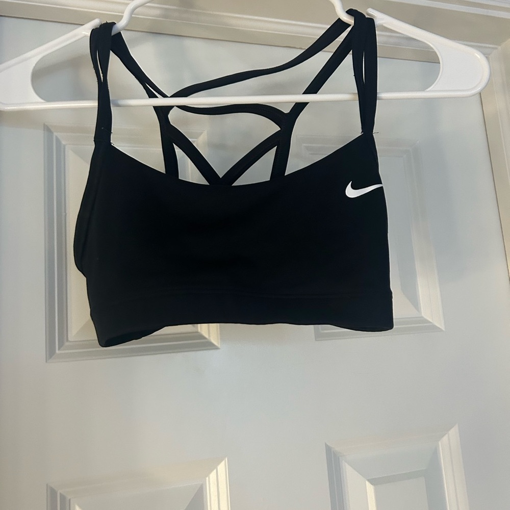 Black nike sports bra